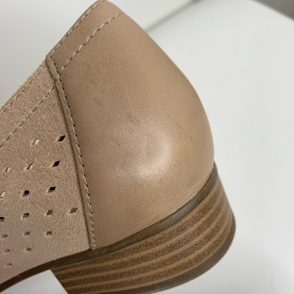 Clarks Women's Collection Juliet Hayes Perforated Flats Sand Suede Sz 8 M - Picture 11 of 11